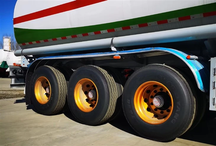 Tri Axle Stainless Tanker Trailer Tri Axle Stainless Tanker Trailer